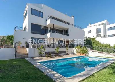 6 bedroom chalet for sale in Valencia, Alicante, Alicante, Spain - photo 1