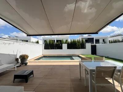 3 bedroom semi-detached house for sale in Andalucia, Sevilla, Sevilla, Spain - photo 1