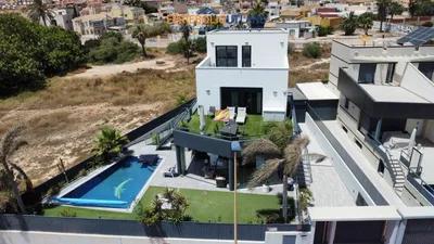 4 bedroom detached villa for sale in Valencia, Alicante, Alicante, Spain - photo 1